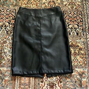 Fabulous 😱😱faux leather skirt that looks fabulous & looks like real leather.